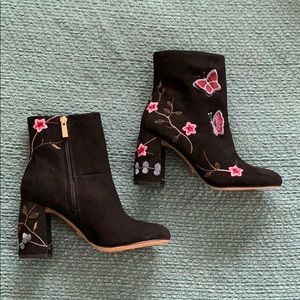 NWOT Embroidered Black Boots